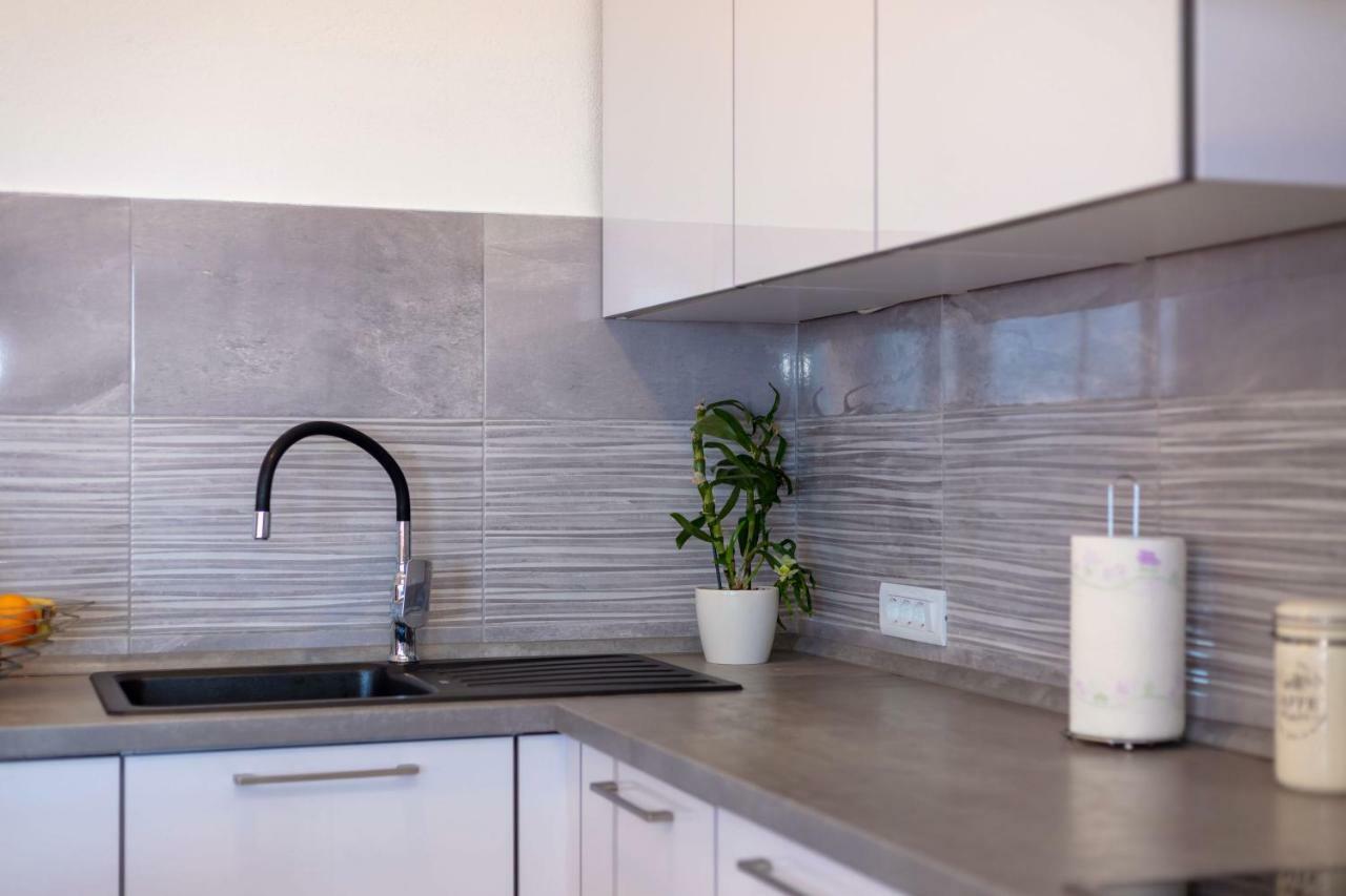 Luxury Apartment Nora Podstrana Kültér fotó