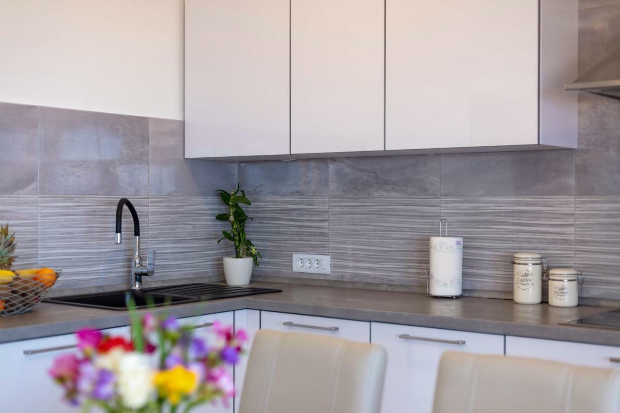 Luxury Apartment Nora Podstrana Kültér fotó